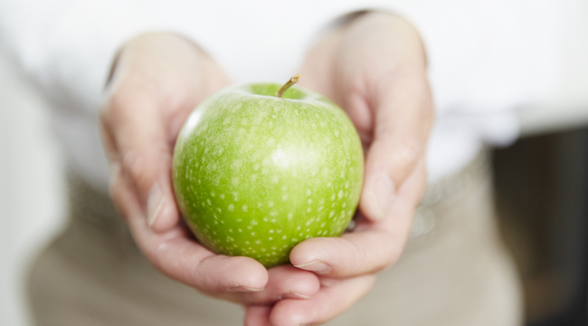 Apfel in Händen